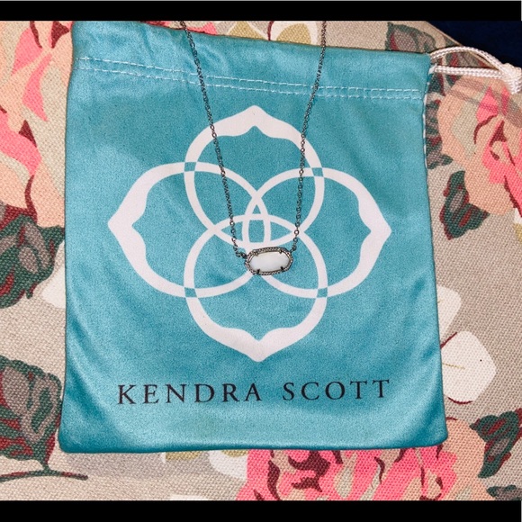 Kendra Scott Elisa Pendant Necklace - Picture 1 of 2